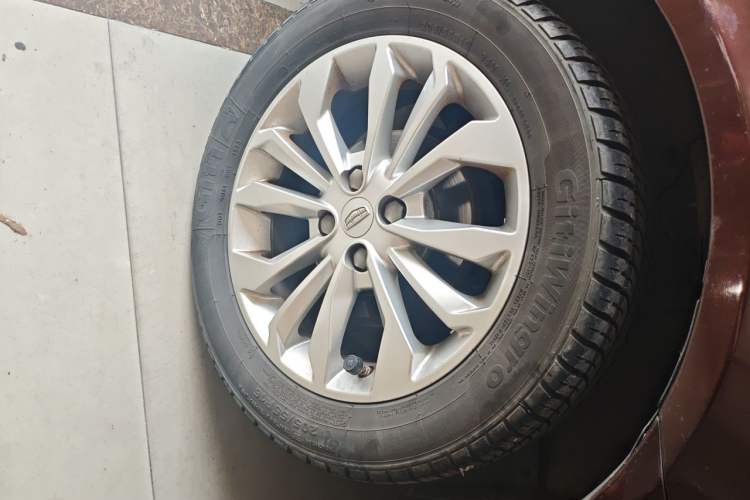 Used Geely Auto Vision 2016 1.5L Automatic Happiness Edition Right Front Wheel Hub