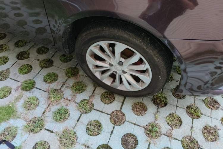 Used Geely Auto Vision 2016 1.5L Automatic Happiness Edition Right Front Wheel Hub