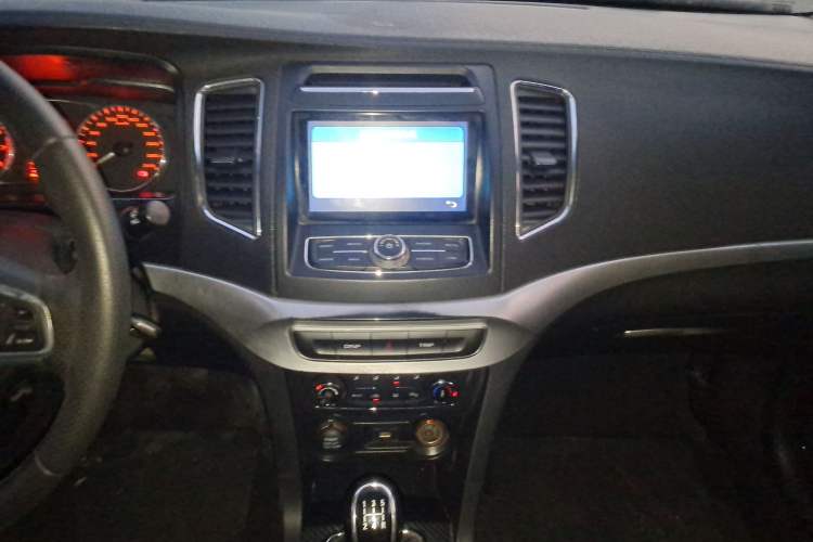 Used Geely Auto Vision 2016 1.5L Manual Happiness Edition Audio And AC Panel