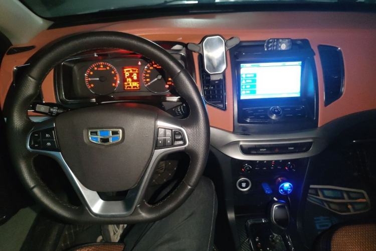 Used Geely Auto Vision 2016 1.5L Automatic Happiness Edition Center Console