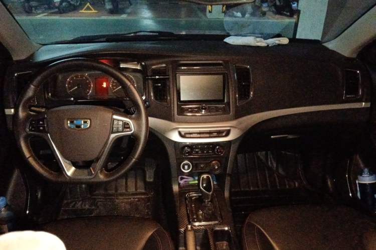 Used Geely Auto Vision 2016 1.5L Automatic Happiness Edition Center Console