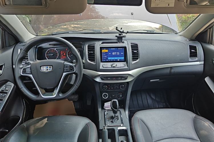 Used Geely Auto Vision 2016 1.5L Automatic Happiness Edition Center Console