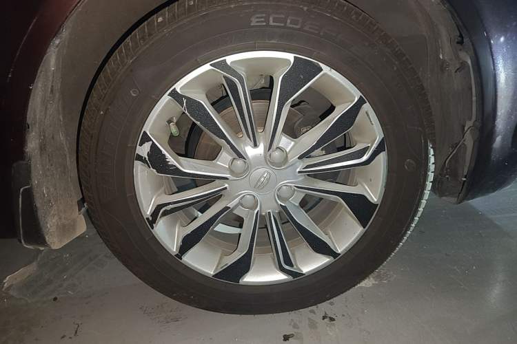 Used Geely Auto Vision 2016 1.5L Automatic Happiness Edition Right Front Wheel Hub