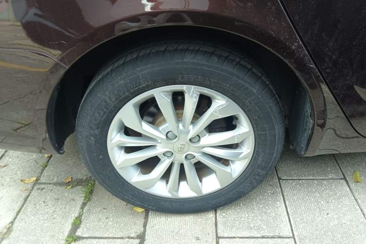 Used Geely Auto Vision 2016 1.5L Automatic Happiness Edition Right Rear Wheel Hub