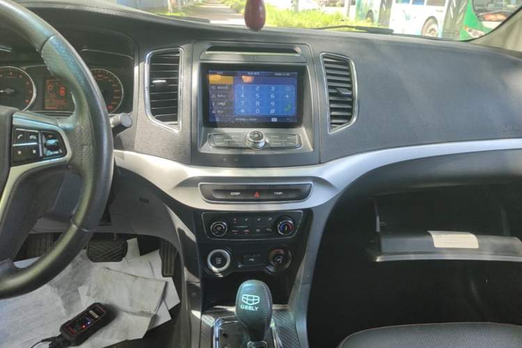 Used Geely Auto Vision 2016 1.5L Automatic Happiness Edition Audio And AC Panel
