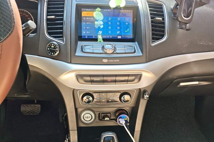 Used Geely Auto Vision 2016 1.5L Automatic Happiness Edition Audio And AC Panel