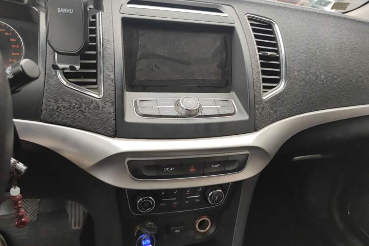 Used Geely Auto Vision 2016 1.5L Manual Happiness Edition Audio And AC Panel