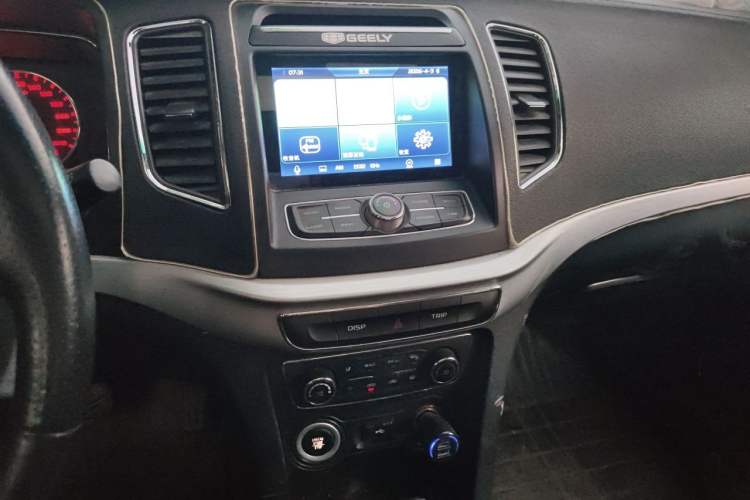 Used Geely Auto Vision 2016 1.5L Automatic Happiness Edition Audio And AC Panel