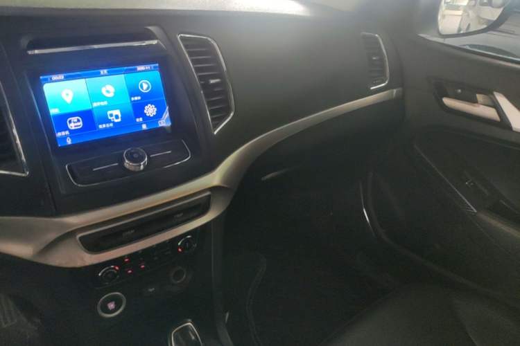 Used Geely Auto Vision 2016 1.5L Automatic Happiness Edition Audio And AC Panel