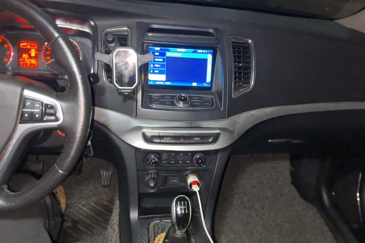 Used Geely Auto Vision 2016 1.5L Manual Happiness Edition Audio And AC Panel