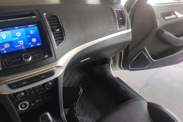 Used Geely Auto Vision 2016 1.5L Automatic Happiness Edition Audio And AC Panel