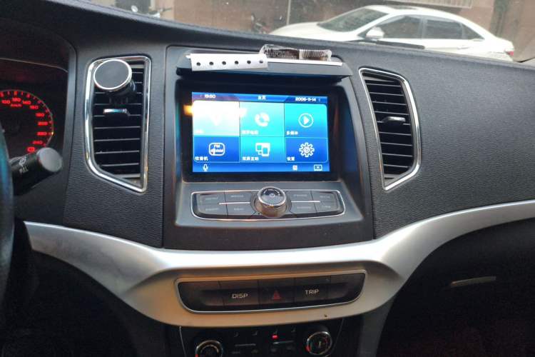 Used Geely Auto Vision 2016 1.5L Automatic Happiness Edition Audio And AC Panel