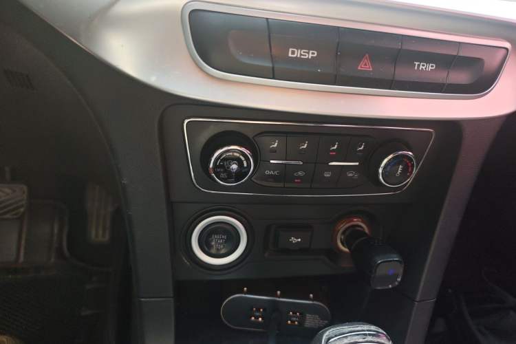 Used Geely Auto Vision 2016 1.5L Automatic Happiness Edition Audio And AC Panel