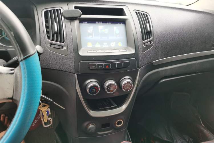 Used Geely Auto Vision 2016 1.5L Manual Entry-Level Trim Audio And AC Panel