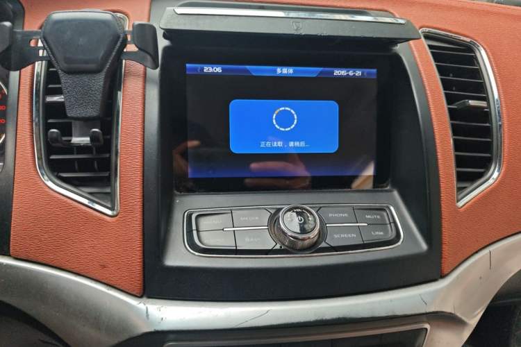 Used Geely Auto Vision 2016 1.5L Automatic Happiness Edition Audio And AC Panel