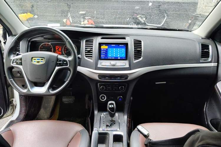 Used Geely Auto Vision 2016 1.5L Automatic Happiness Edition Center Console