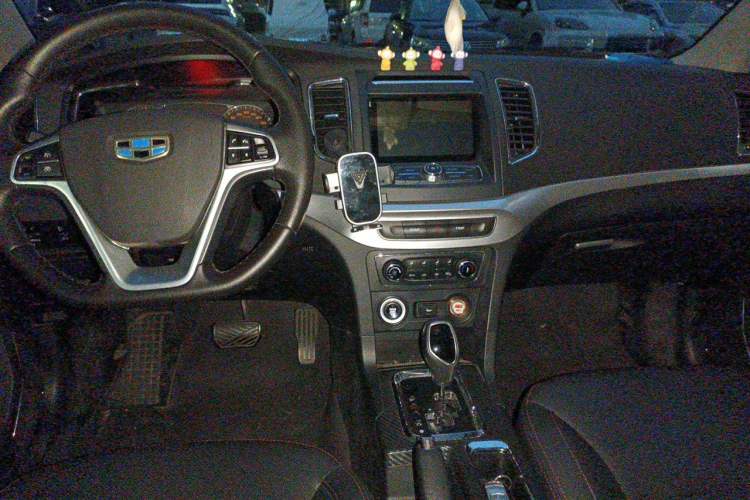 Used Geely Auto Vision 2016 1.5L Automatic Happiness Edition Center Console