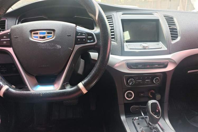 Used Geely Auto Vision 2016 1.5L Automatic Happiness Edition Center Console