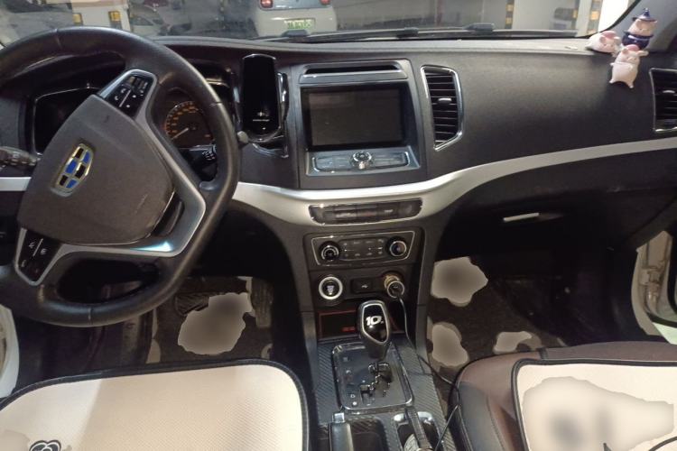 Used Geely Auto Vision 2016 1.5L Automatic Happiness Edition Center Console
