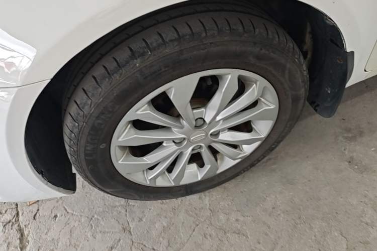 Used Geely Auto Vision 2016 1.5L Automatic Happiness Edition Left Front Wheel Hub