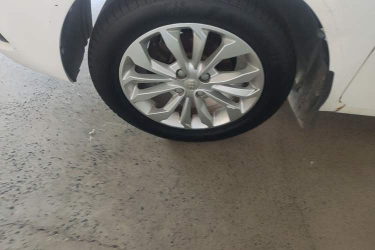 Used Geely Auto Vision 2016 1.5L Automatic Happiness Edition Left Front Wheel Hub