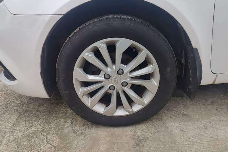 Used Geely Auto Vision 2016 1.5L Manual Happiness Edition Left Front Wheel Hub