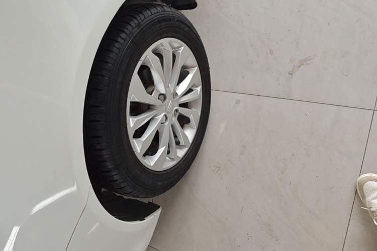 Used Geely Auto Vision 2016 1.5L Manual Happiness Edition Left Front Wheel Hub