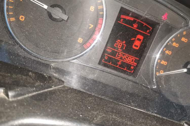 Used Geely Auto Vision 2016 1.5L Manual Happiness Edition Odometer Close Up
