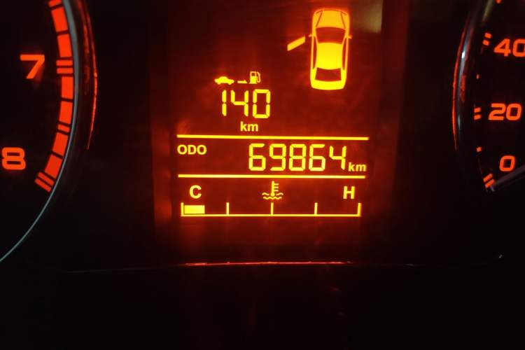 Used Geely Auto Vision 2016 1.5L Manual Happiness Edition Odometer Close Up