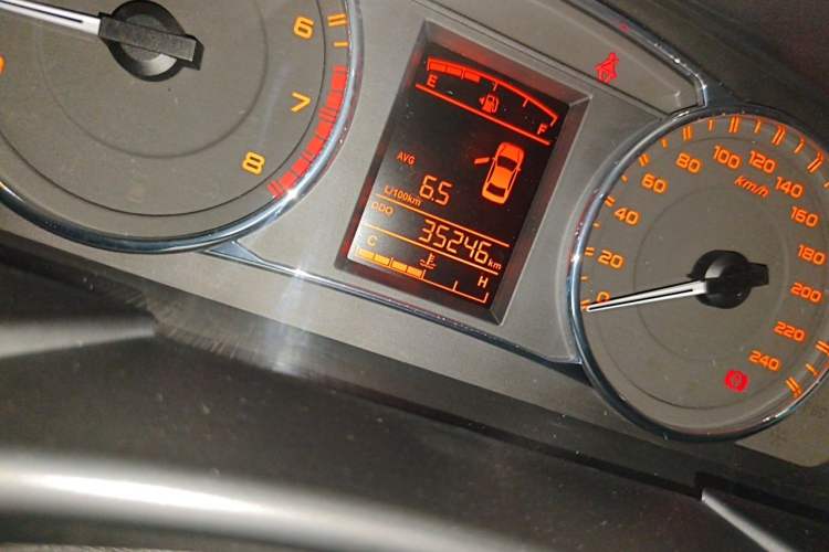 Used Geely Auto Vision 2016 1.5L Manual Happiness Edition Odometer Close Up