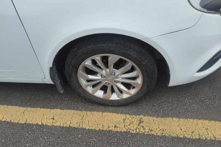 Used Geely Auto Vision 2016 1.5L Automatic Happiness Edition Right Front Wheel Hub