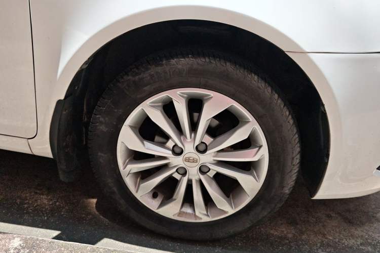 Used Geely Auto Vision 2016 1.5L Automatic Happiness Edition Right Front Wheel Hub
