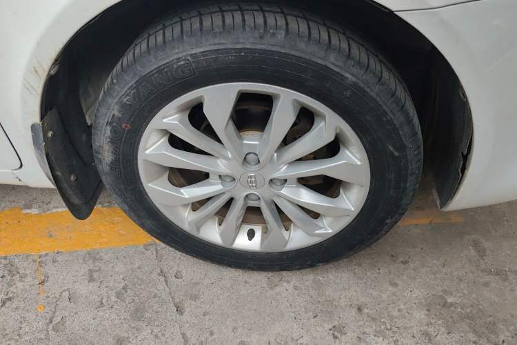 Used Geely Auto Vision 2016 1.5L Automatic Happiness Edition Right Front Wheel Hub