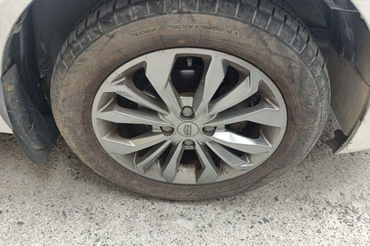 Used Geely Auto Vision 2016 1.5L Automatic Happiness Edition Right Front Wheel Hub