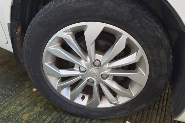 Used Geely Auto Vision 2016 1.5L Automatic Happiness Edition Right Front Wheel Hub