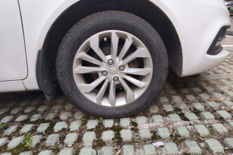 Used Geely Auto Vision 2016 1.5L Automatic Happiness Edition Right Front Wheel Hub