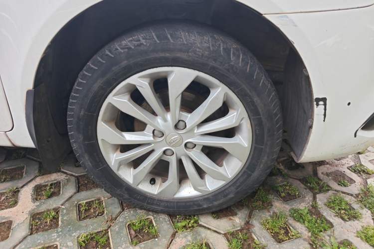 Used Geely Auto Vision 2016 1.5L Manual Happiness Edition Right Front Wheel Hub
