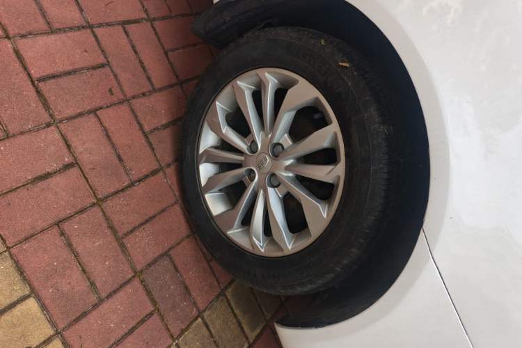 Used Geely Auto Vision 2016 1.5L Automatic Happiness Edition Right Front Wheel Hub