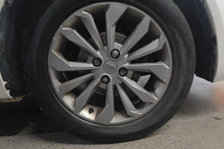 Used Geely Auto Vision 2016 1.5L Manual Happiness Edition Right Front Wheel Hub