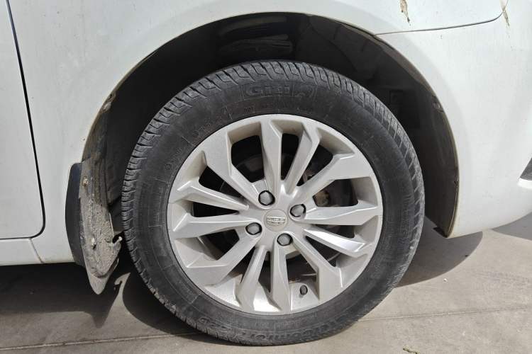 Used Geely Auto Vision 2016 1.5L Automatic Happiness Edition Right Front Wheel Hub