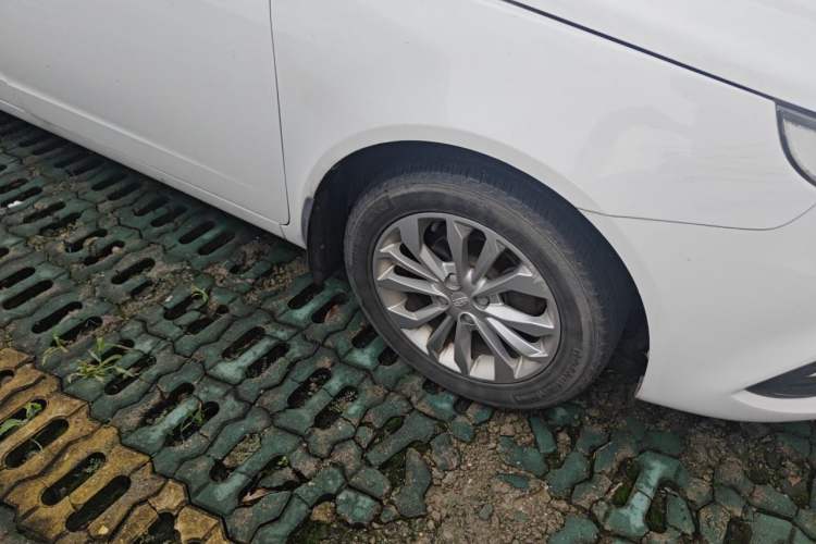 Used Geely Auto Vision 2016 1.5L Automatic Happiness Edition Right Front Wheel Hub