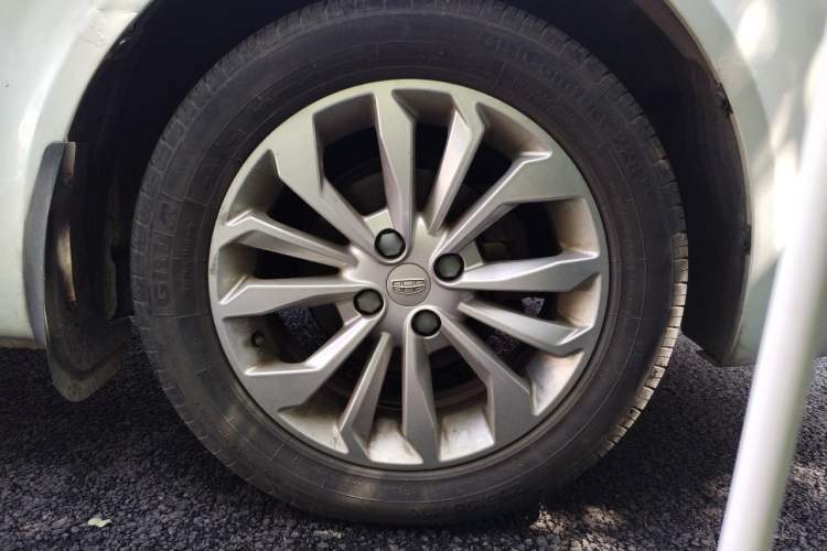 Used Geely Auto Vision 2016 1.5L Automatic Happiness Edition Right Front Wheel Hub
