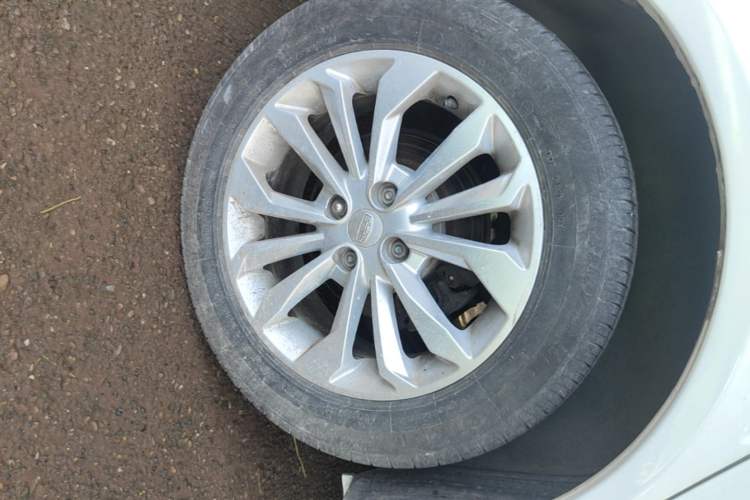 Used Geely Auto Vision 2016 1.5L Automatic Happiness Edition Right Rear Wheel Hub