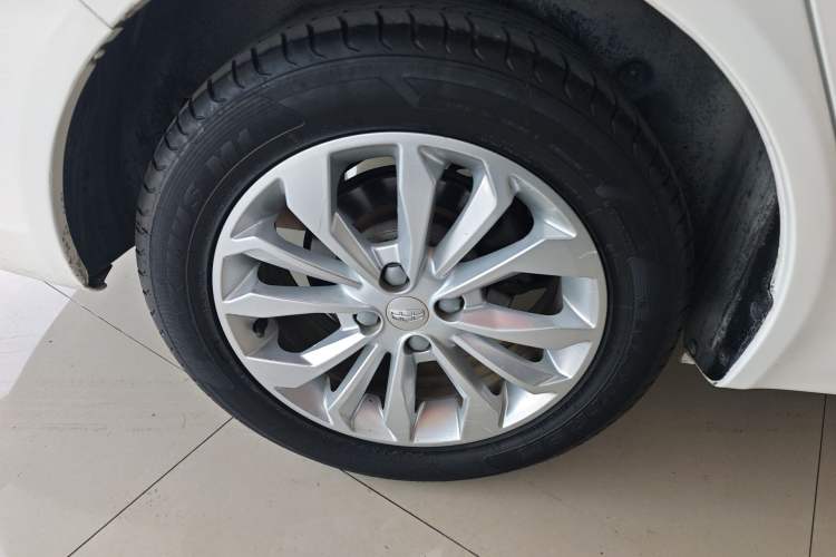 Used Geely Auto Vision 2016 1.5L Automatic Happiness Edition Right Rear Wheel Hub