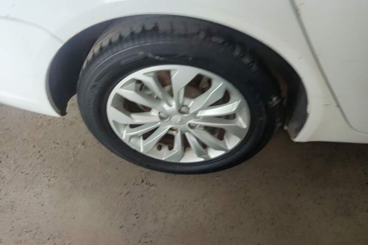 Used Geely Auto Vision 2016 1.5L Automatic Happiness Edition Right Rear Wheel Hub