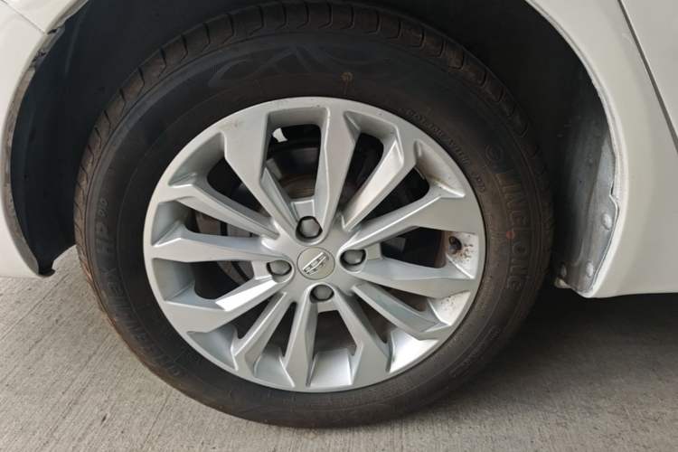 Used Geely Auto Vision 2016 1.5L Automatic Happiness Edition Right Rear Wheel Hub