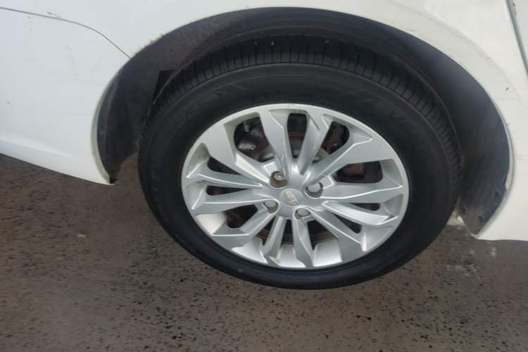 Used Geely Auto Vision 2016 1.5L Automatic Happiness Edition Right Rear Wheel Hub