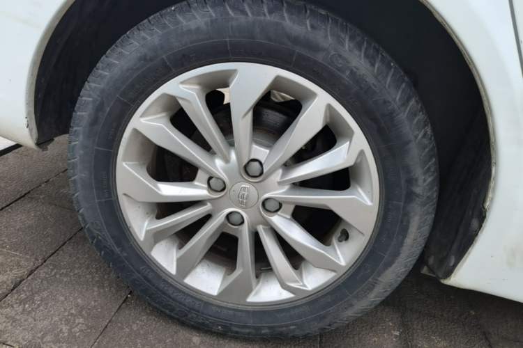 Used Geely Auto Vision 2016 1.5L Automatic Happiness Edition Right Rear Wheel Hub