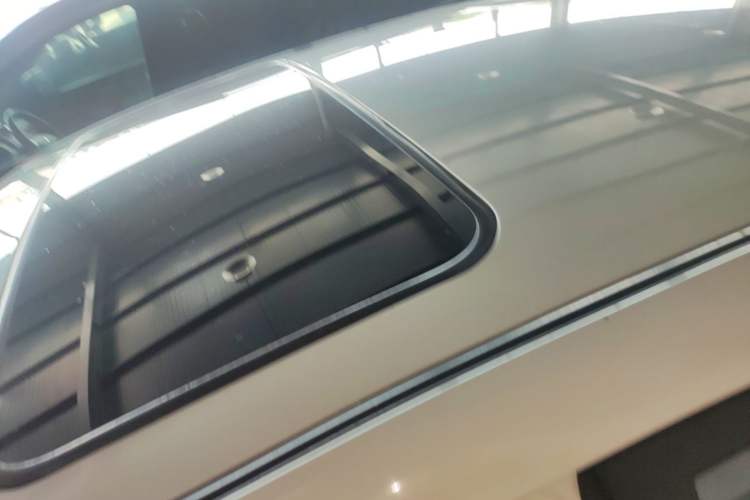 Used Geely Auto Vision 2016 1.5L Automatic Happiness Edition Roof