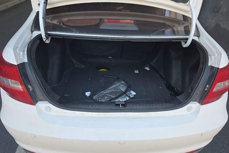 Used Geely Auto Vision 2016 1.5L Automatic Happiness Edition Trunk